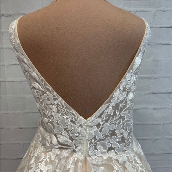 New Wedding Gown by Davinci 50751 - Picture 6 of 7